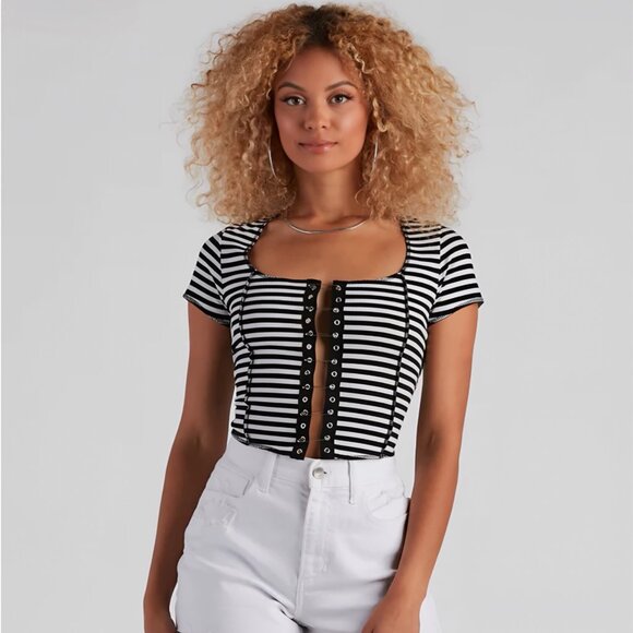 Windsor Black & White Striped Ribbed Knit Crop Top Square Neckline Button Detail - Picture 5 of 5